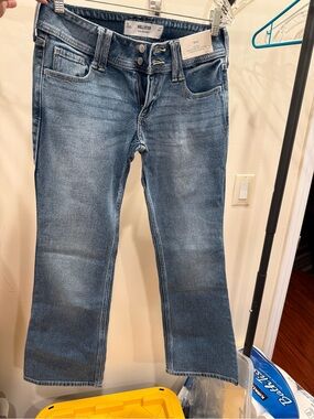 Hollister low rise two button bootcut jeans size 27 / size 4 short